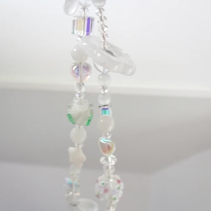 Wink Wink 手机附钥匙圈手机带手工玻璃珠手机挂绳 - 钥匙链/钥匙包 - 玻璃 白色