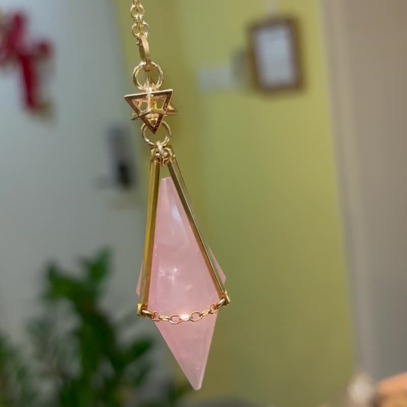 粉晶灵摆项链 人缘 水晶 灵摆 水晶颈链 生日礼物 - 项链 - 铜/黄铜 粉红色