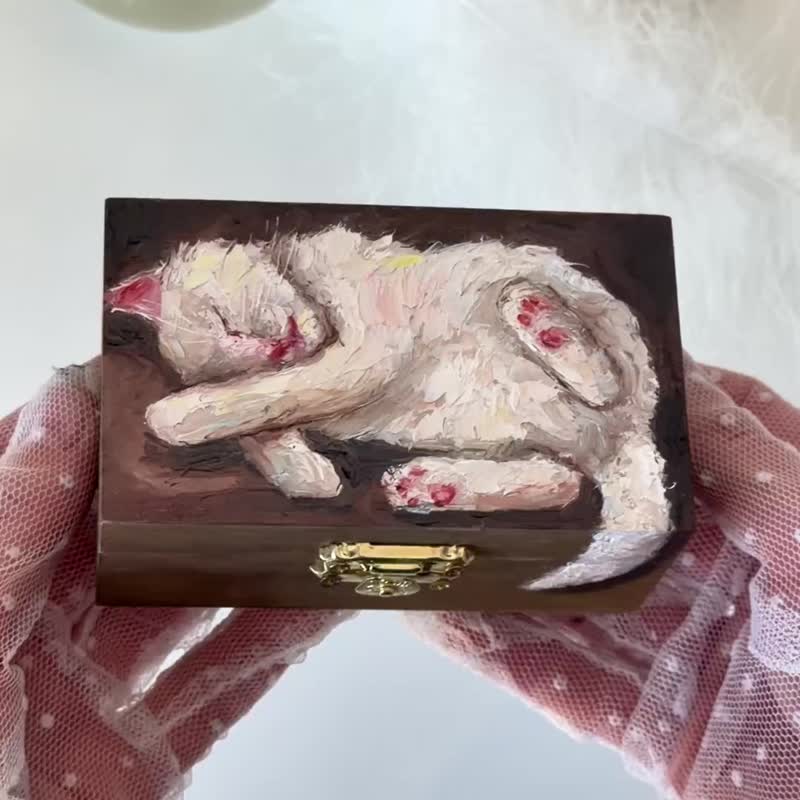 手绘木制迷你盒 - 休憩中的白猫，猫鼠收纳盒 - 收纳用品 - 木头 咖啡色