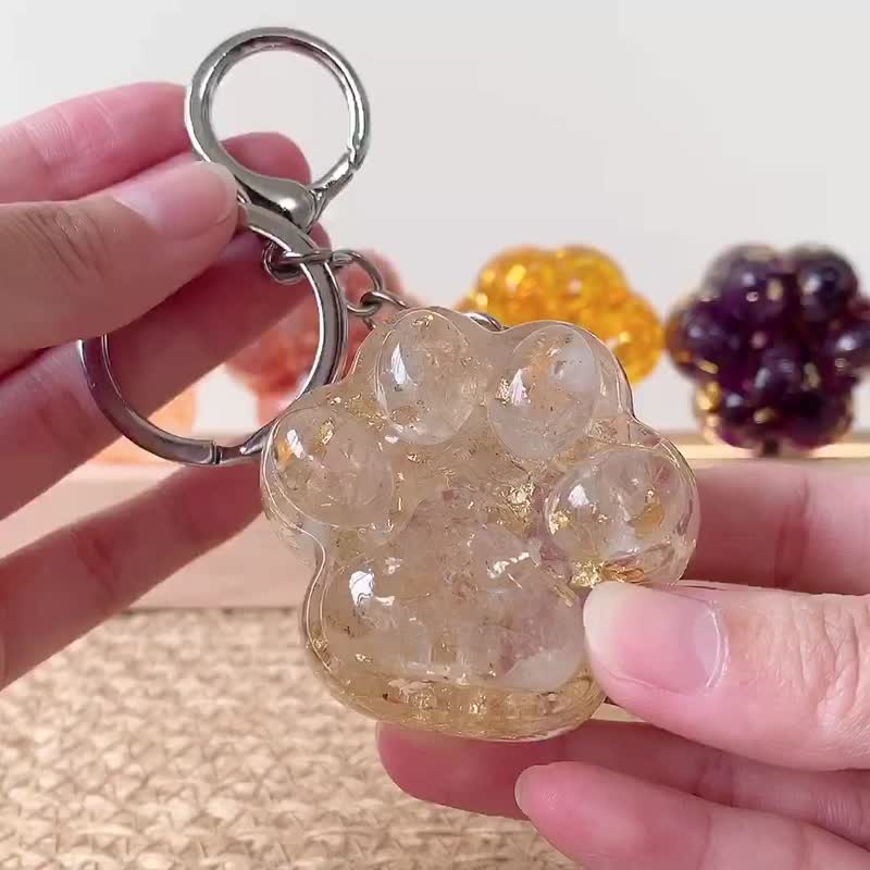 水晶摆饰 公仔 猫掌钥匙圈 M号 | 天然水晶与矿石 职人滴胶手作品 - 摆饰 - 水晶 多色
