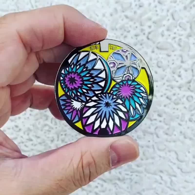 日本人孔盖别针/ 松本市/水渠盖金属徽章/5cm - 徽章/别针 - 其他金属 黄色