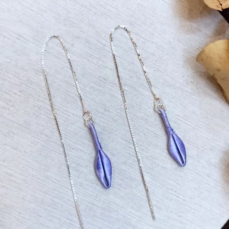 Re-Re蚕丝金工—小叶子耳环 矢车菊蓝 - 耳环/耳夹 - 丝．绢 蓝色