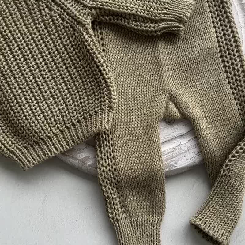 适合新生男孩的绿色帽连身衣：小男孩的完美服装 - 婴儿饰品 - 其他金属 绿色
