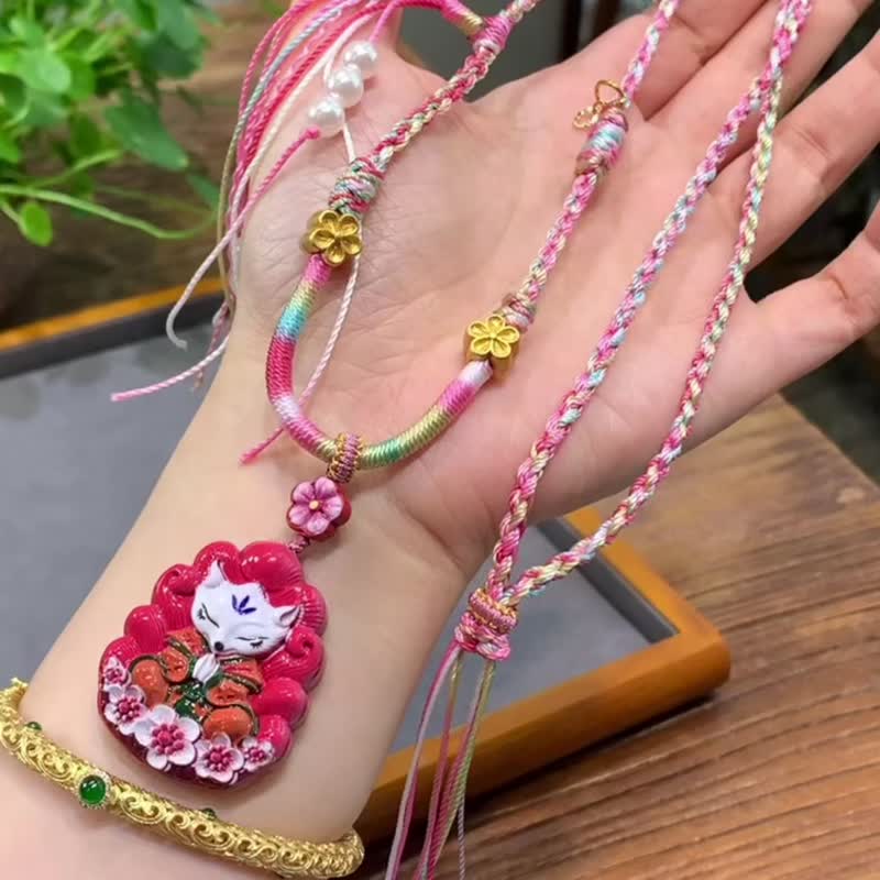 天然朱砂狐狸吊坠项链 精工彩绘红砂雕刻仙女九尾狐吊坠招桃花 - 项链 - 水晶 