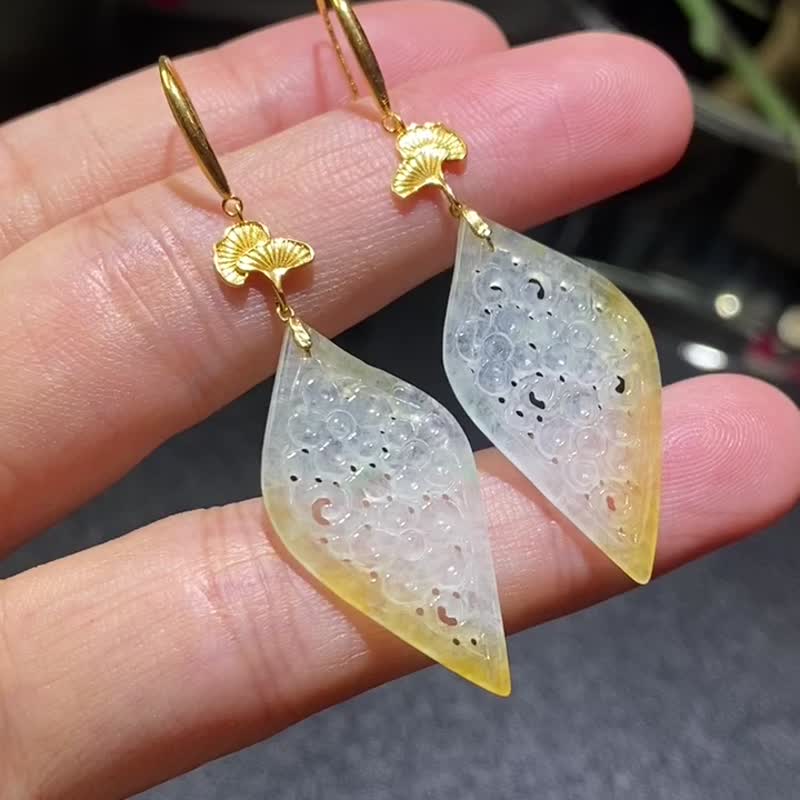 冰种翡翠 天然翡翠 A玉 耳坠 耳钉 • 18k金复古风雕花牌翡翠耳环 - 耳环/耳夹 - 玉石 黄色