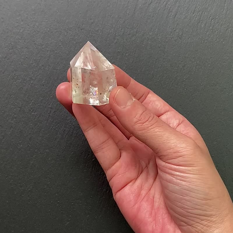 能量摆件-天然冰透可爱胖胖彩虹白水晶共生黑云母能量柱 冥想 - 摆饰 - 水晶 多色