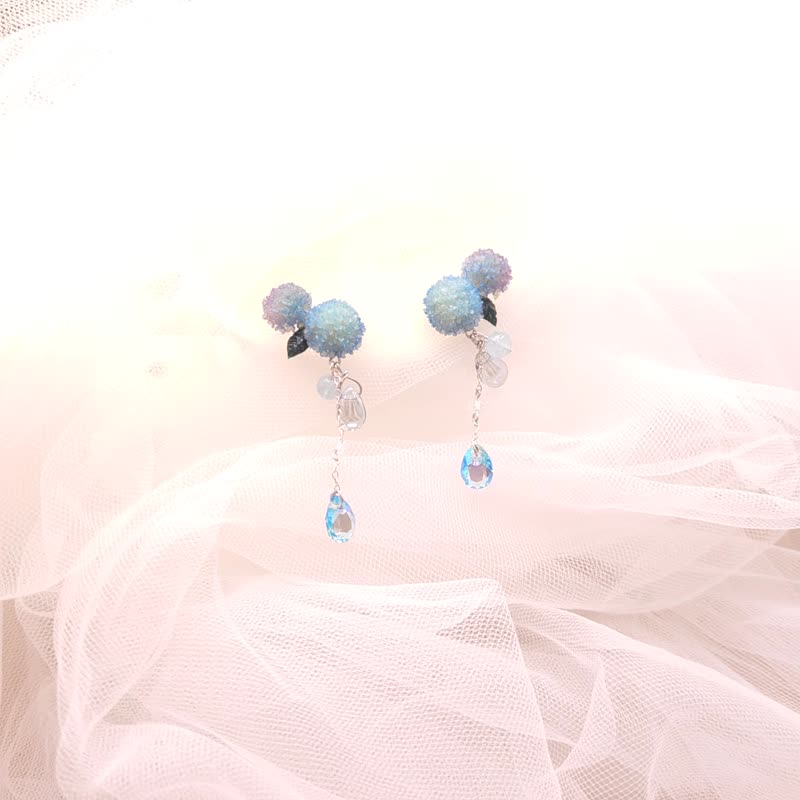 蓝眼泪绣球花 纯银耳环/耳夹 - 耳环/耳夹 - 粘土 蓝色