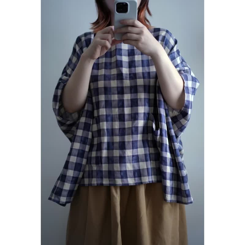 水洗格纹超宽短版四方衣 - 女装 T 恤 - 棉．麻 蓝色