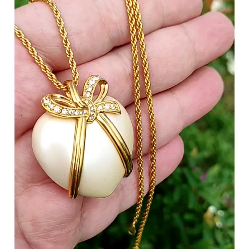 Large Joan Rivers Pearl Finish Puffed Heart Pendant with Bright Gold and Rhinest - 项链 - 其他材质 金色