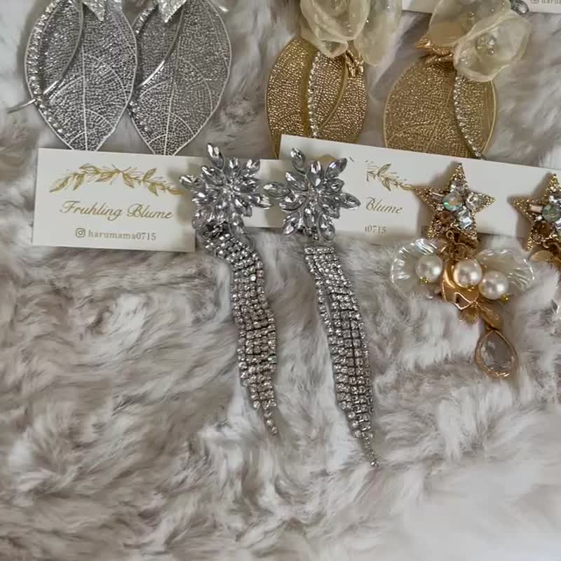 Light and large Silver bridal earrings wedding wedding bridal bride formal dress - 耳环/耳夹 - 其他金属 银色