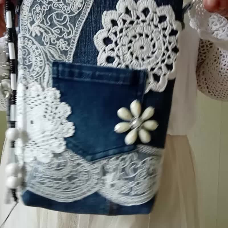 白色蕾丝魔法 (White Lace Magic) - 迷你丹宁包。升级再造斜背肩背包 - 侧背包/斜挎包 - 其他材质 蓝色