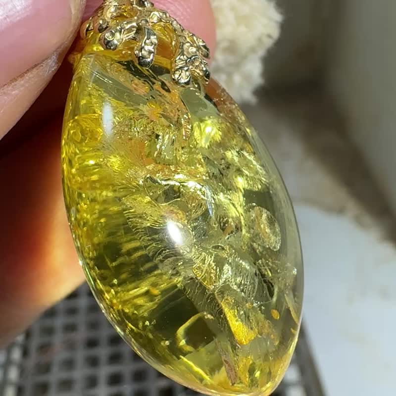 独家真品手工透明金波罗的海琥珀吊坠 附闪烁亮片 - 项链 - 半宝石 黄色