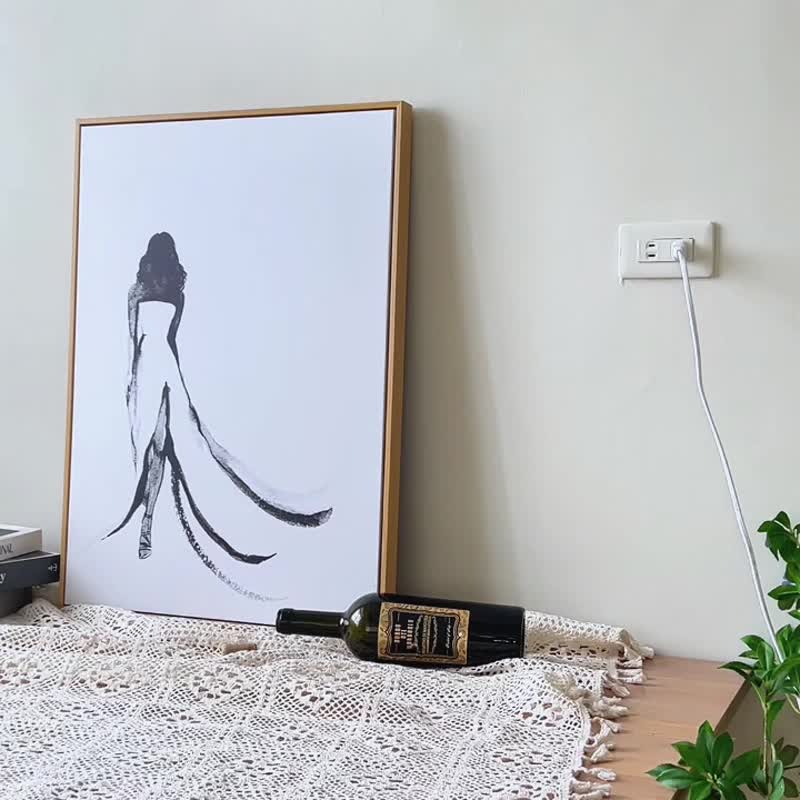 【微瑕特惠】【福利品】女王的台步- 卧室挂画/简约风布置 - 海报/装饰画/版画 - 棉 黑色