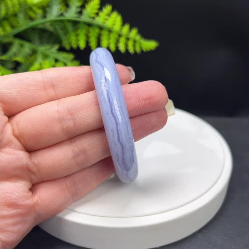 收藏级 蓝纹玛瑙手镯 56MM 高冰玉化千层奶蓝色玉髓手环 保护平安 - 手链/手环 - 半宝石 蓝色