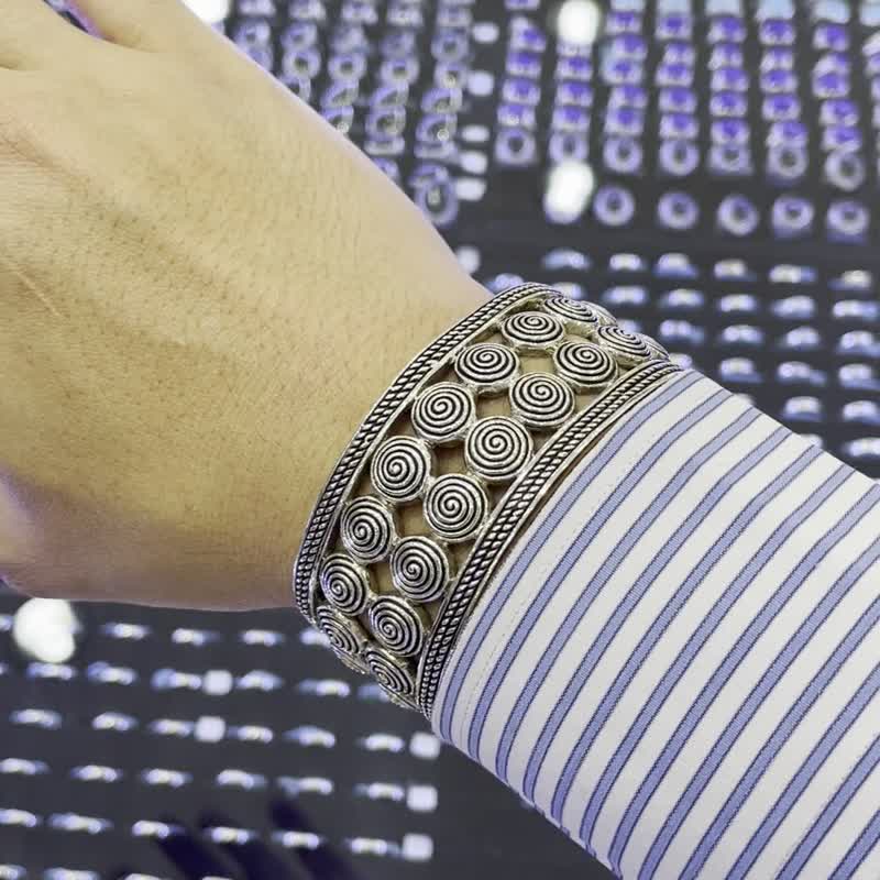 Silver Thai Style Spiral pattern Bangle - 手链/手环 - 其他金属 银色