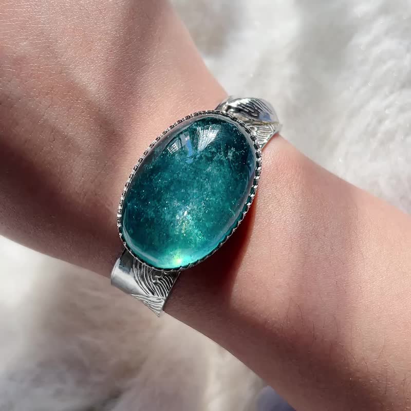 魔鬼海蓝宝大蛋面纯银设计手镯 I 鲸游星海 静谧之声 - 手链/手环 - 水晶 蓝色