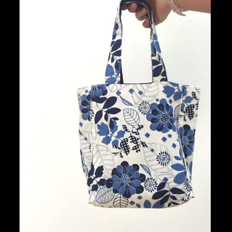 Double Side Handbag Flowers of Spring - 手提包/手提袋 - 棉 蓝色