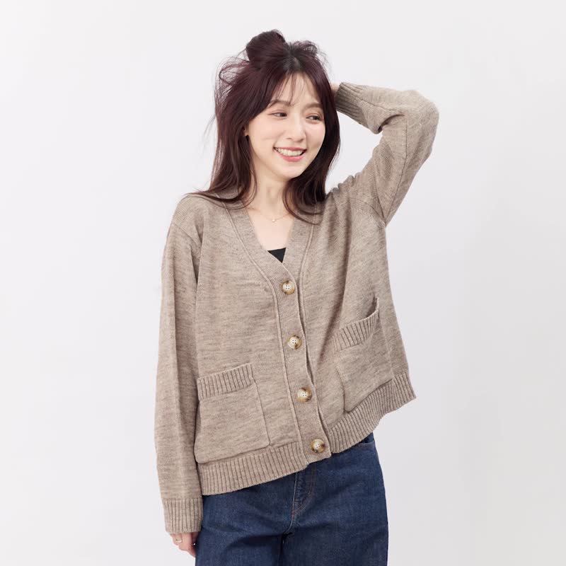 Carol寬邊V領開襟針織外套/棕 - 女装针织衫/毛衣 - 棉．麻 卡其色