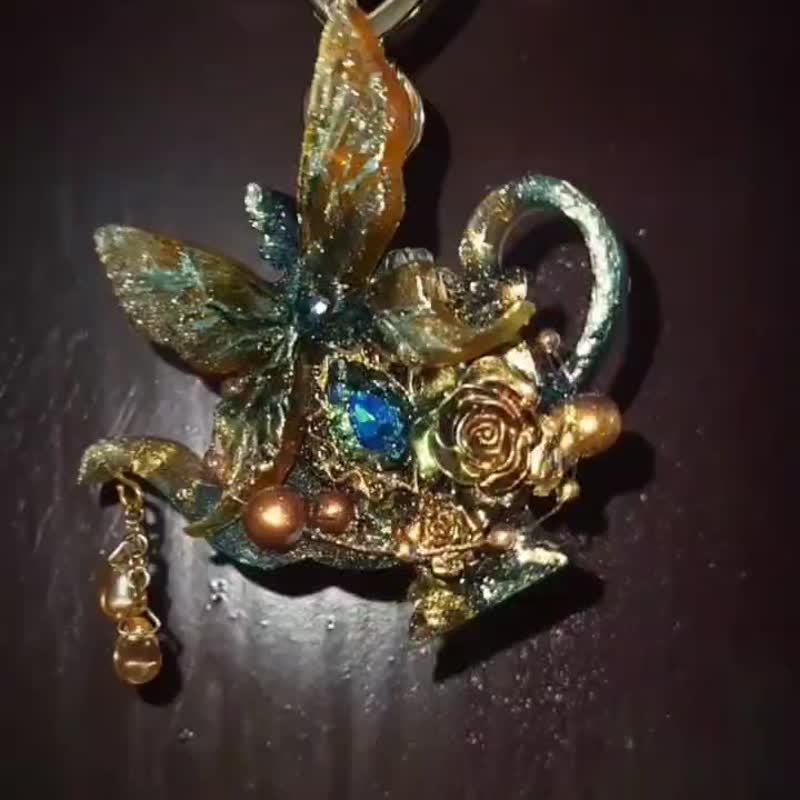 碧藍森林系列-極光精靈 手工滴膠流沙吊飾 - 吊饰 - 树脂 绿色