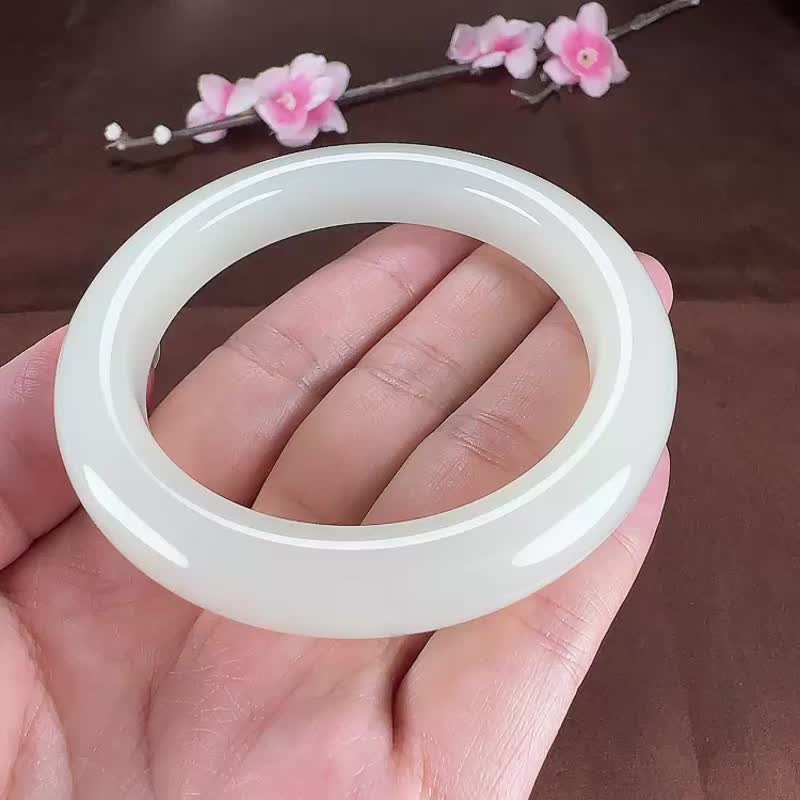 天然新疆和田玉羊脂玉手镯圈口57mm 做工精致玉质细腻 - 手链/手环 - 玉石 