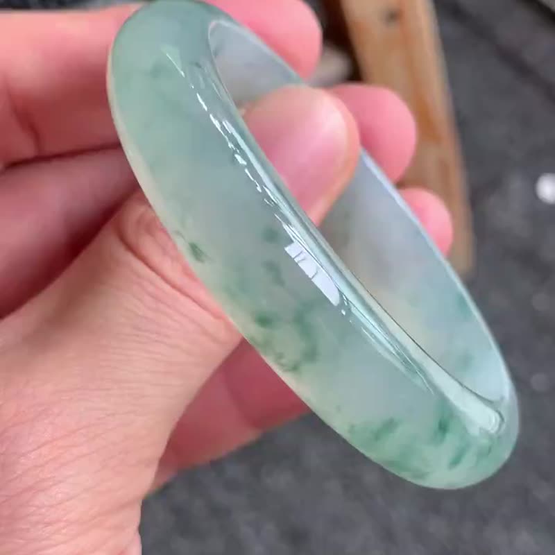 冰种玉镯 天然翡翠玉镯 A玉 手镯 • 冰种飘花翡翠贵妃镯 - 手链/手环 - 玉石 绿色