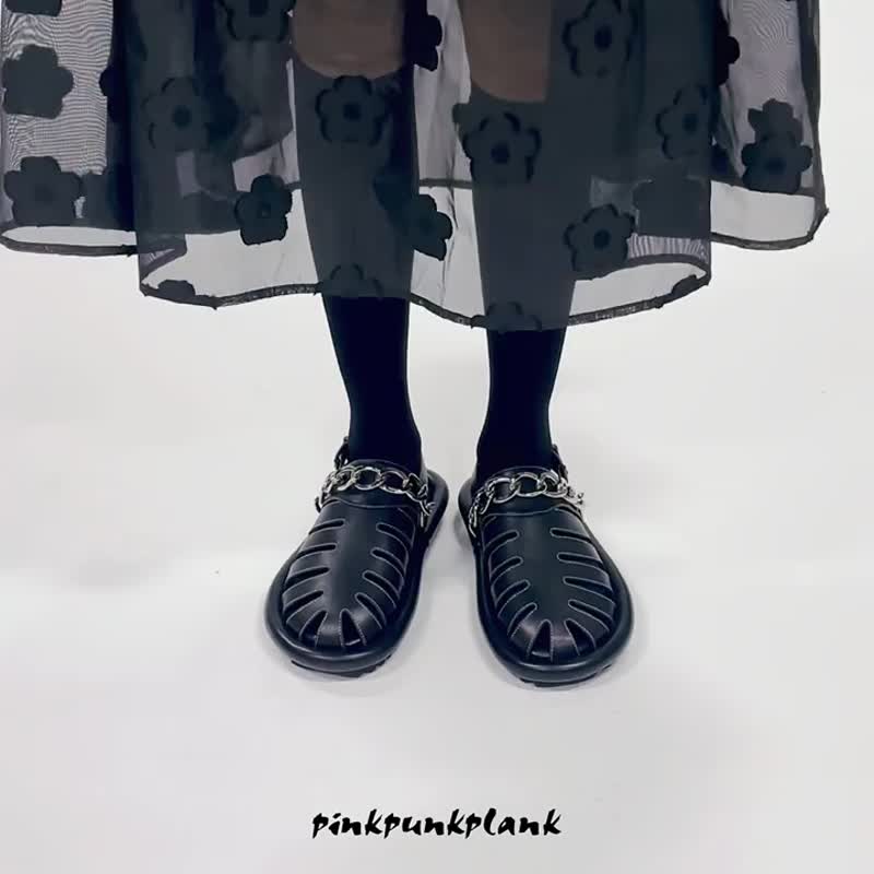 黑色 午夜墜落 啞光質感牛皮平底涼鞋 圓頭鏤空包頭 裝飾鏈羅馬鞋 - 男女凉鞋 - 真皮 黑色