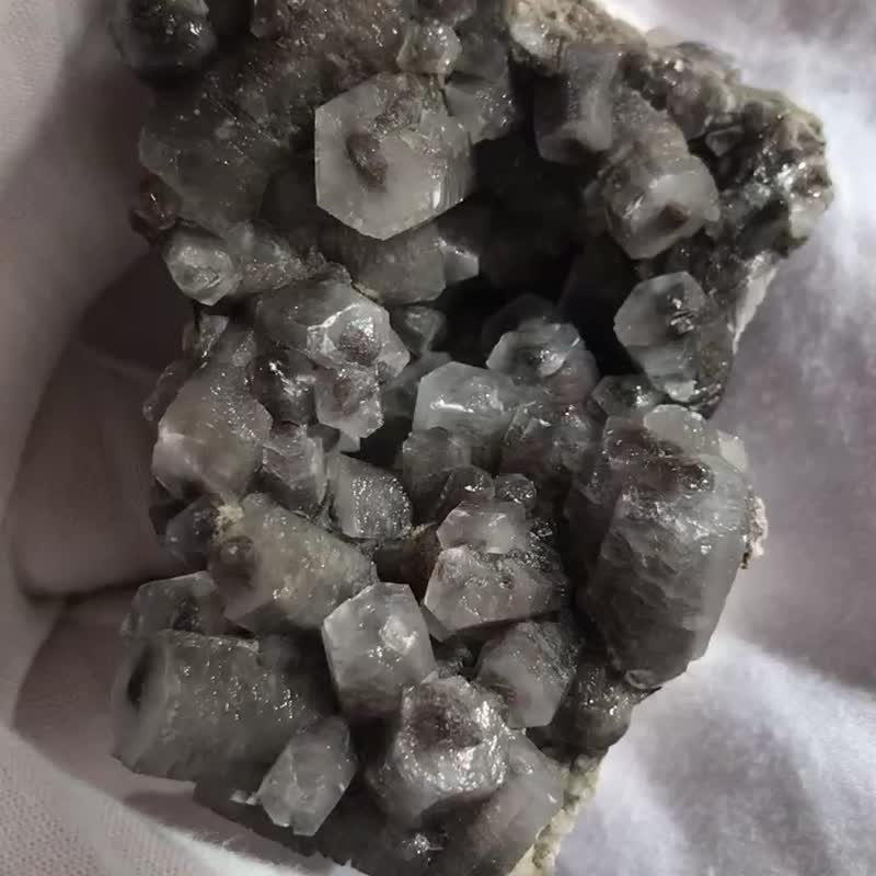 二次结晶熊猫方解石 水晶簇 特别纹路 水晶原矿 天然原石 水晶 - 摆饰 - 水晶 银色