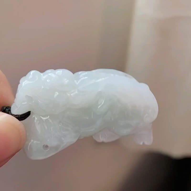 【亲翠】天然翡翠 白冰种水好头好壮壮呆萌飞天貔貅项链 | 貔貅园 - 项链 - 玉石 白色