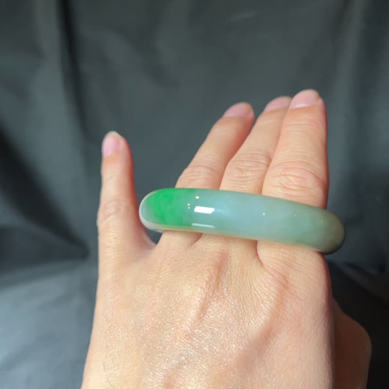 雪中翠 | 糯白底段浓绿镯 #18 - 手链/手环 - 玉石 绿色