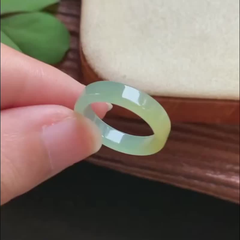 冰种翡翠 天然翡翠 A玉 班指披指指环 • 冰种黄绿翡翠戒指 - 戒指 - 玉石 黄色