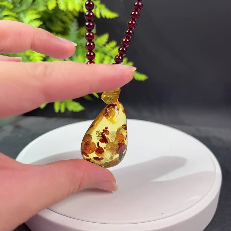 蜜蜡花珀水滴吊坠项錬 搭配渐变彩虹蜜蜡珠錬 带双证书 镇静驱邪 - 项链 - 宝石 