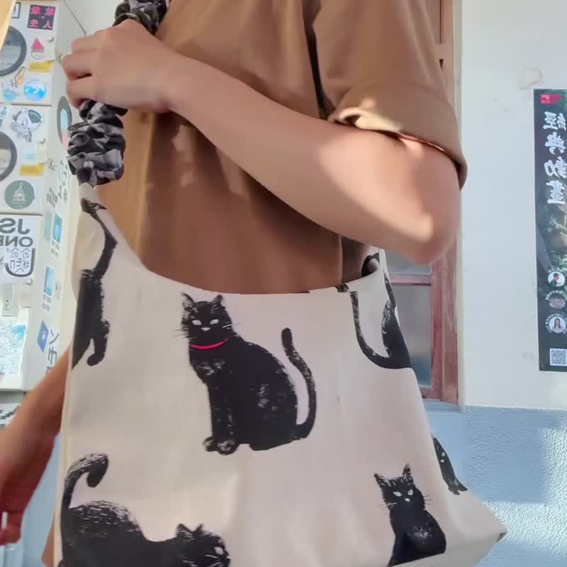 小牛村/ 米白 猫咪 黑猫 斜背包 肩背包 轻量 两用手工包 - 侧背包/斜挎包 - 聚酯纤维 白色