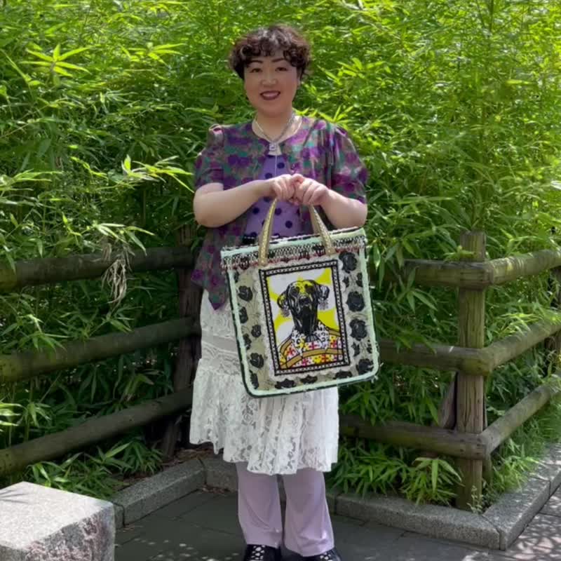 造型师WANG狗狗刺绣包拼布布包 - 手提包/手提袋 - 绣线 多色