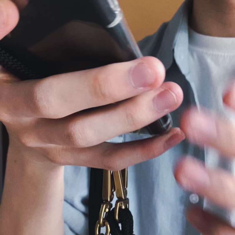 ČECHY - 石墨黑 * 手机背带 - 手机配件 - 棉．麻 黑色