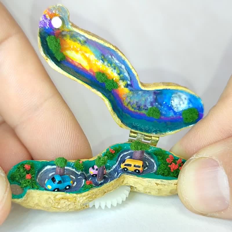 机械微缩花生：月圆下的黎明，三辆汽车移动。 - 其他 - 贝壳 多色