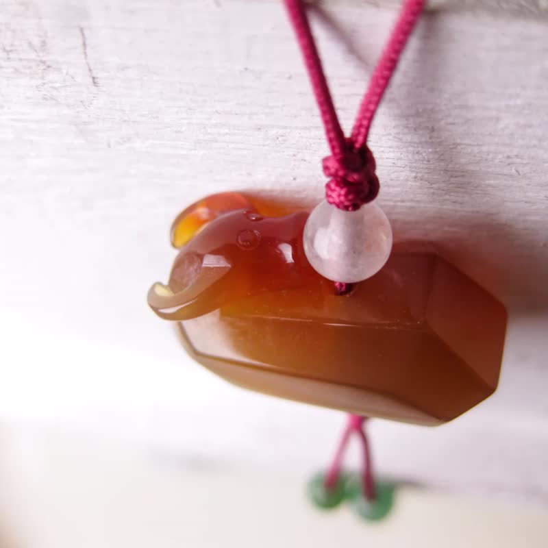 吊饰 牛转干坤 红玉髓+东菱玉+粉水晶/扭转干坤好运来/ - 吊饰 - 玉石 红色