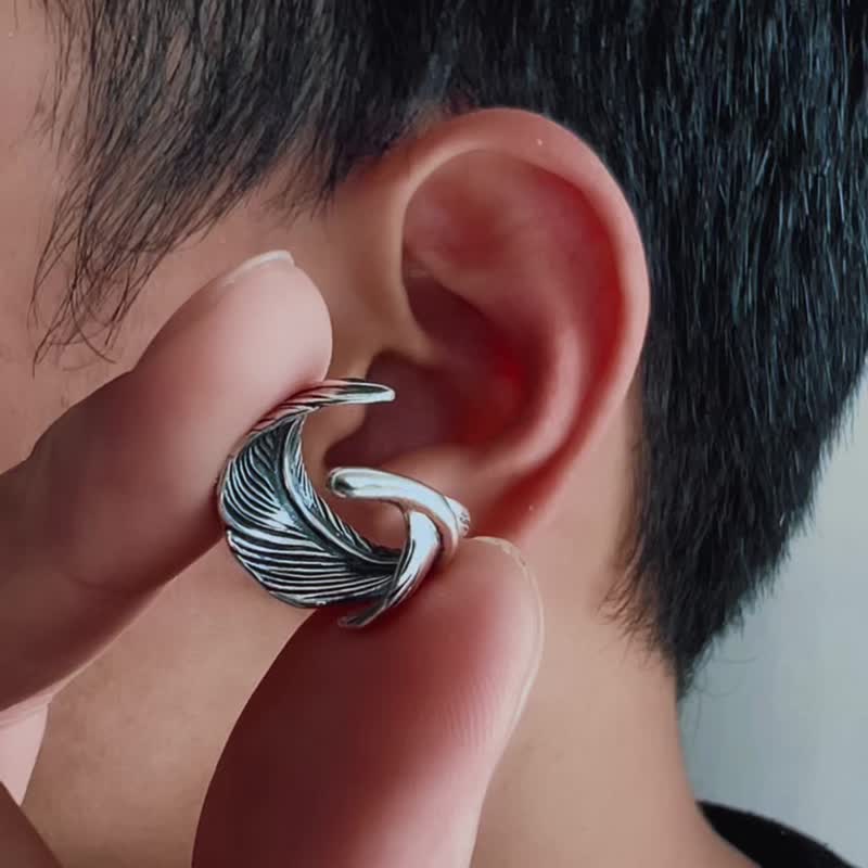 【礼物】纯银日系印地安羽毛戒指 中性耳骨夹两戴イヤーカフ - 耳环/耳夹 - 纯银 银色