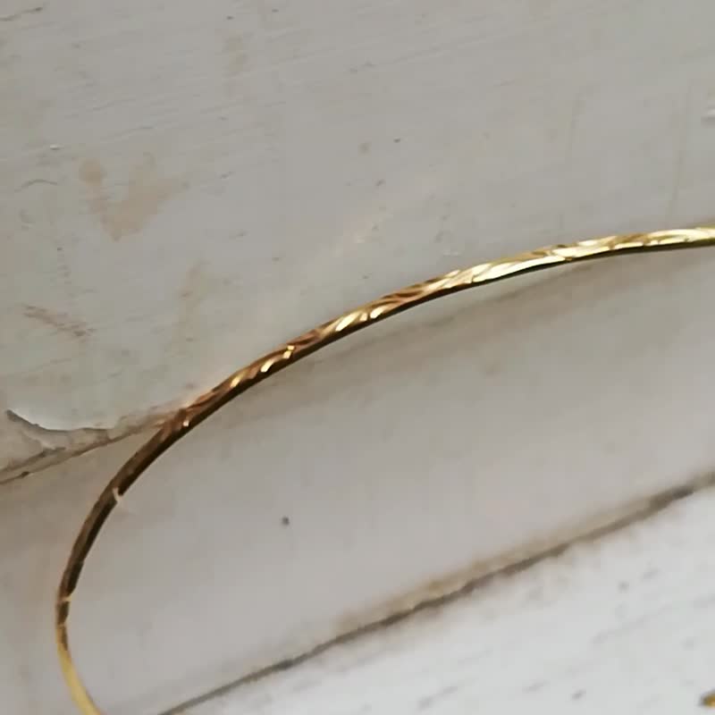 Popular item. 18K Gold Handmade Extra Fine Bangle for Ladies W1mm - 手链/手环 - 其他金属 金色