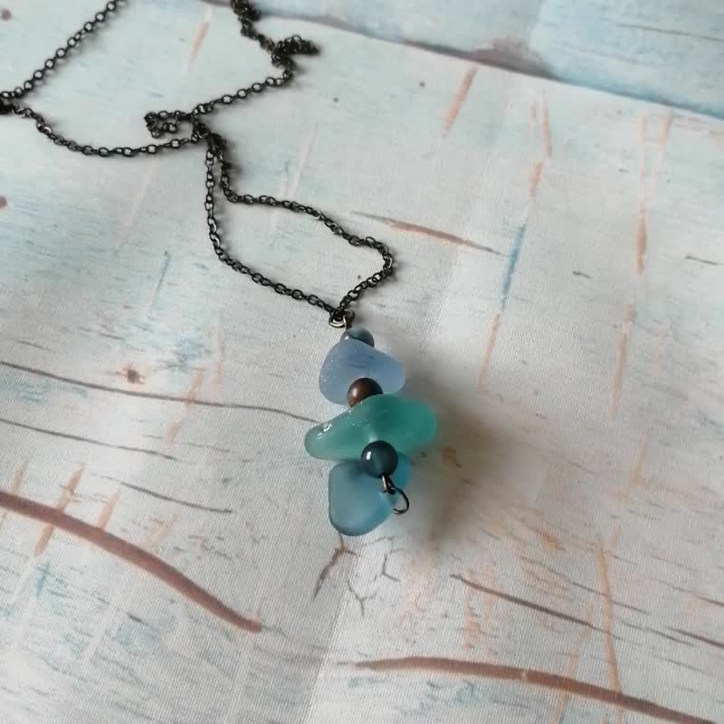 Vertical Bar Necklace.Sea Glass Charm Necklace.Dainty Necklace.Aqua sea glass - 项链 - 玻璃 蓝色