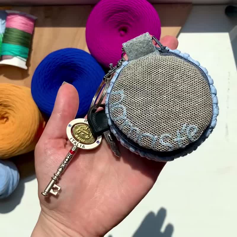 Crochet headphone case Embroidered charger holder Blue coin purse Keychain - 零钱包 - 棉．麻 蓝色