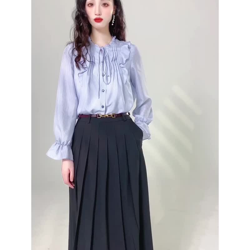 法式优雅 清新细蓝条荷叶边系带宽松透气立领衬衣长袖洋装秋上衣 - 女装衬衫 - 聚酯纤维 