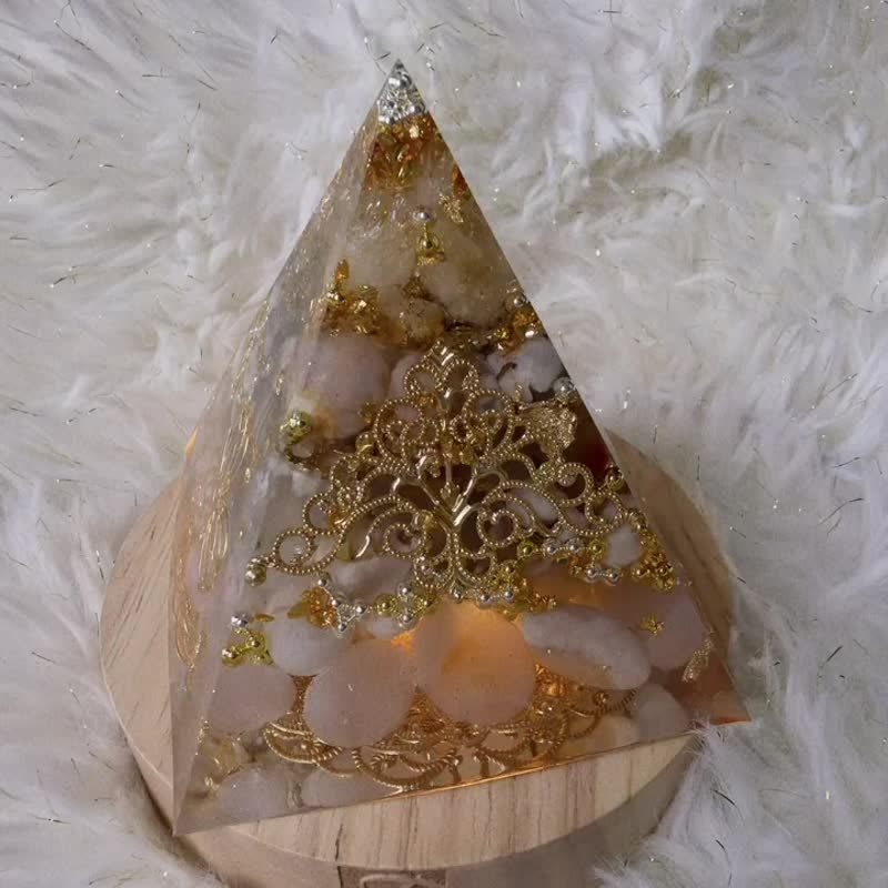 7.6x7.6x8.5cm(桌边守护款) 柔光・玛瑙黄水晶奥刚能量金字塔 - 摆饰 - 水晶 金色