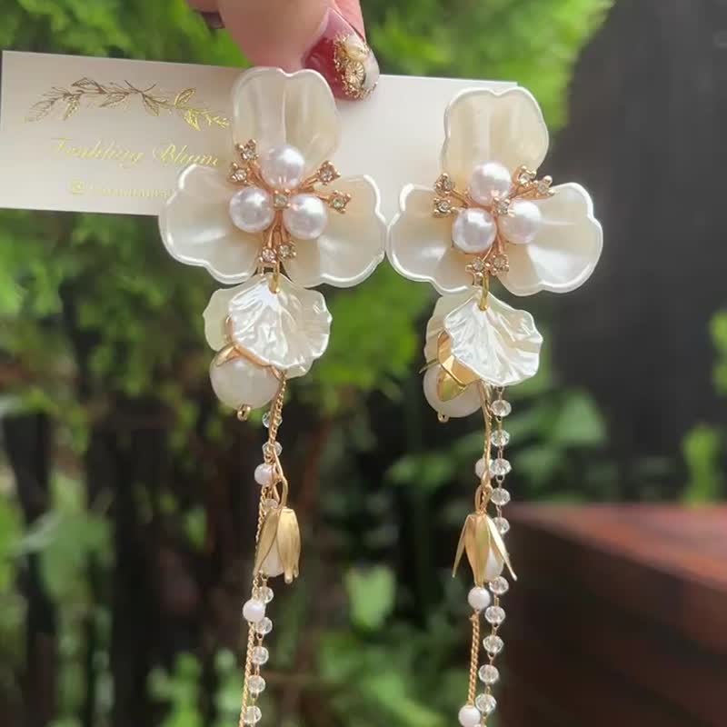 Wedding wedding bridal bride flower lover flower large pierced Clip-On - 耳环/耳夹 - 其他金属 金色