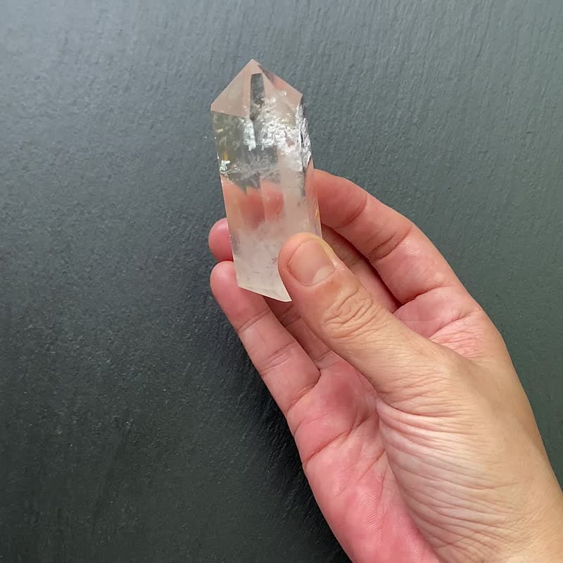 天然冰透带彩白水晶共生黄胶花 水晶能量柱 消磁净化 招财开运 - 摆饰 - 水晶 多色