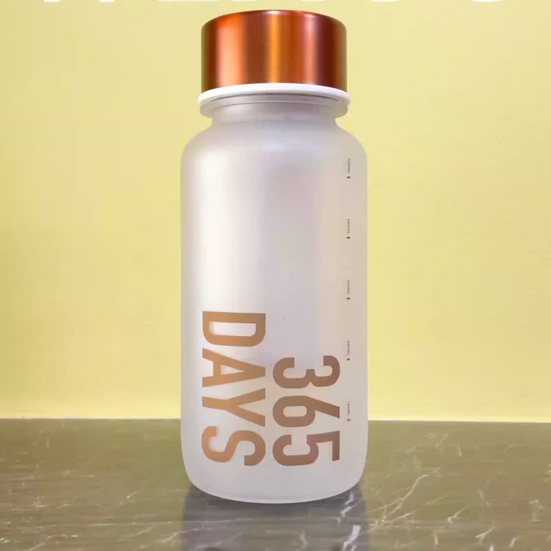 交换礼物 日系质感 防漏随身冷泡式水瓶- 雾面白365天(铜盖)550ml - 咖啡杯/马克杯 - 塑料 金色