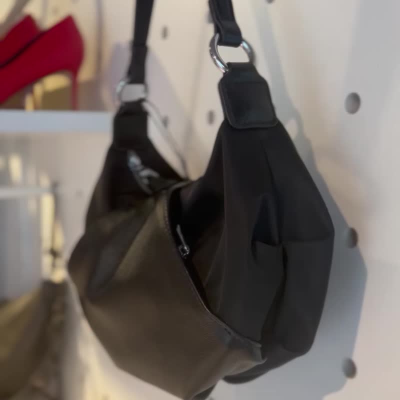 切角包缘-肩背半月包-黑色 - 侧背包/斜挎包 - 真皮 黑色