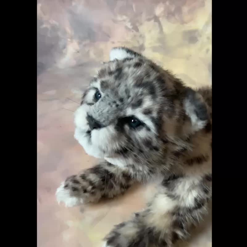 雪豹幼崽 写实毛绒动物玩具 写实猫 毛绒猫 - 玩偶/公仔 - 其他材质 白色