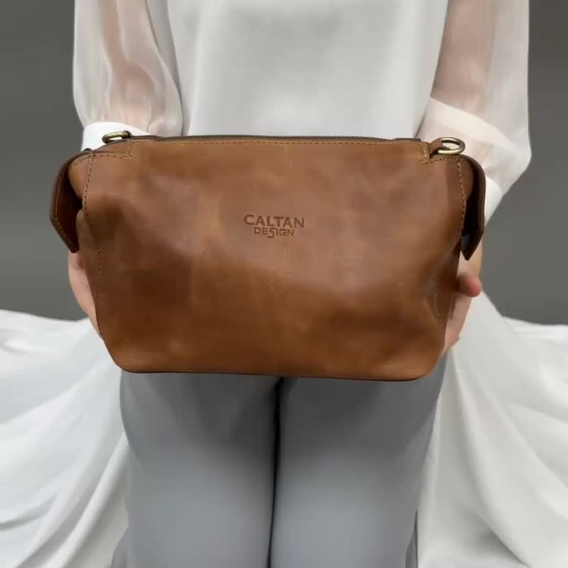 【24hr快速出货】极简风双耳扣式真皮方包两色-5502 三色 - 侧背包/斜挎包 - 真皮 咖啡色