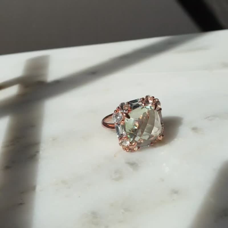 Green amethyst ring surrounded by blue topaz and white topaz, Silver 925 - 戒指 - 宝石 多色