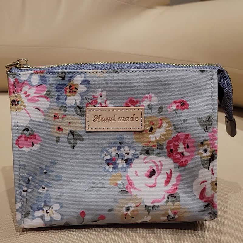 三角立体化妆包/银灰蓝繁花/ - 化妆包/杂物包 - 防水材质 灰色